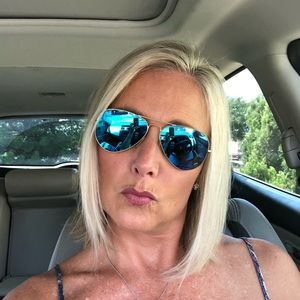 Meet your Posher, Cynthia